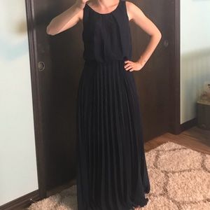 Beautiful navy dress fits size small flowy!!!